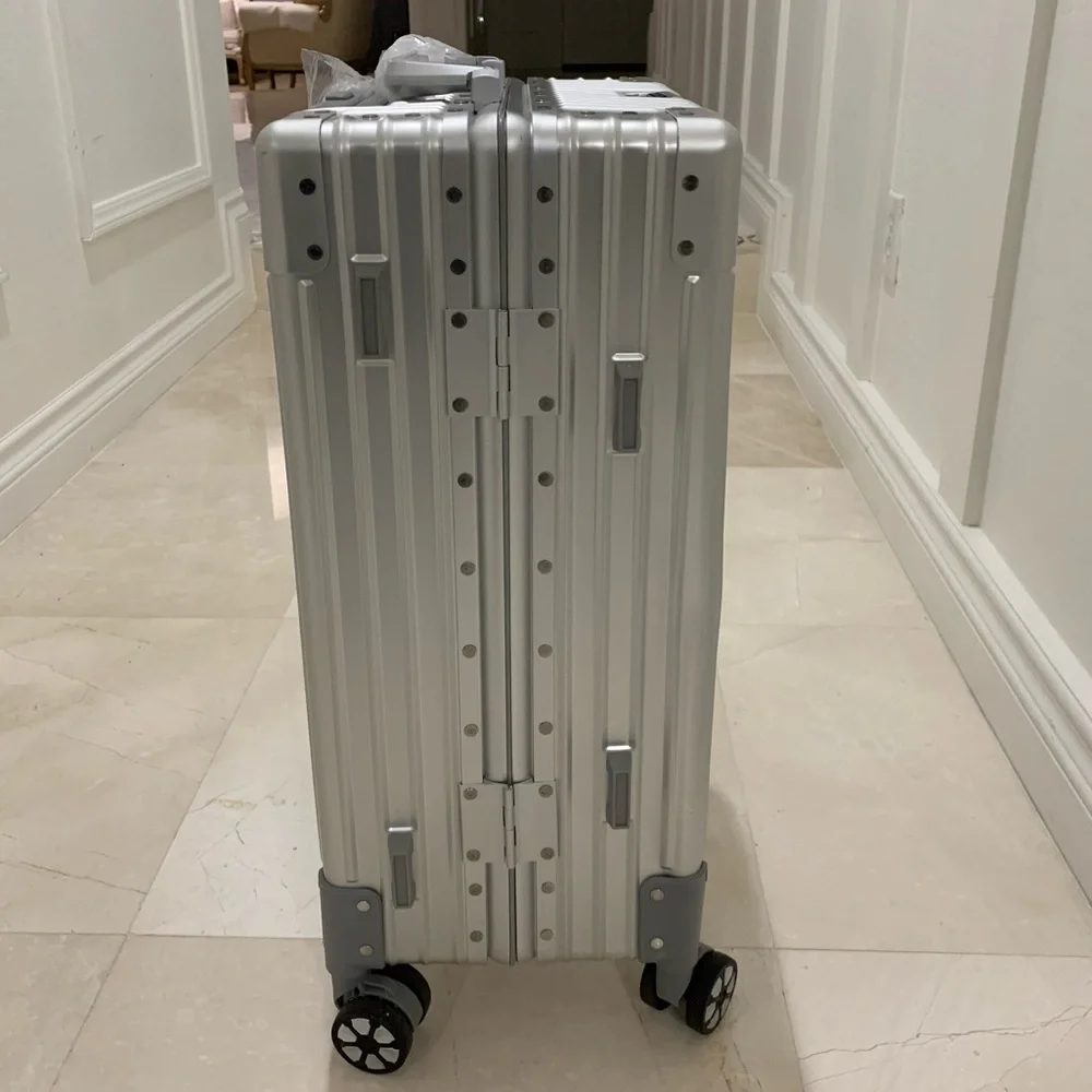 CHAMPS Aluminum Hardside Spinner Suitcase